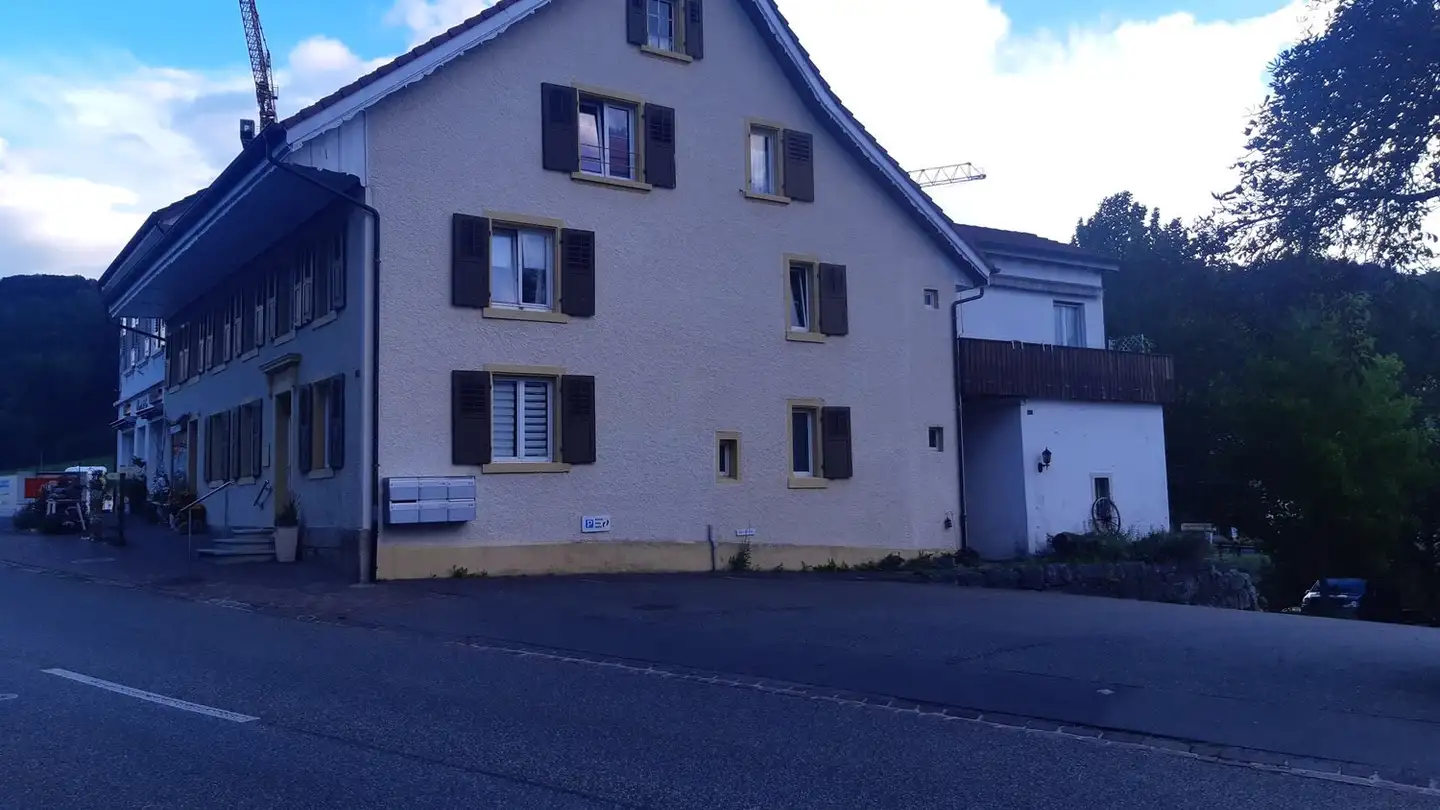 Dachgeschosswohnung mieten - Hauptstrasse 16, 4448 Läufelfingen