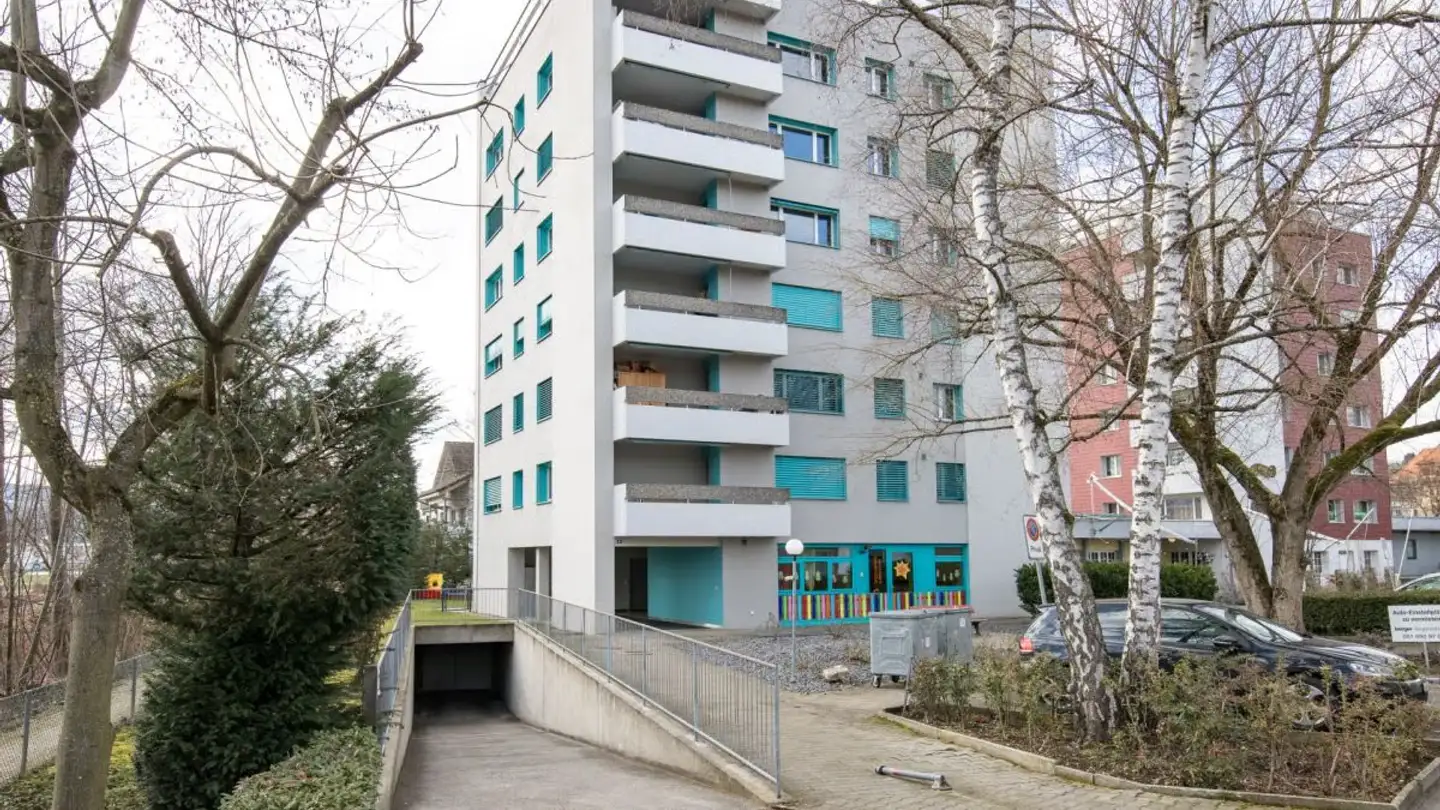 Place de parking extérieure à louer - Hallenstrasse 8, 4104 Oberwil BL