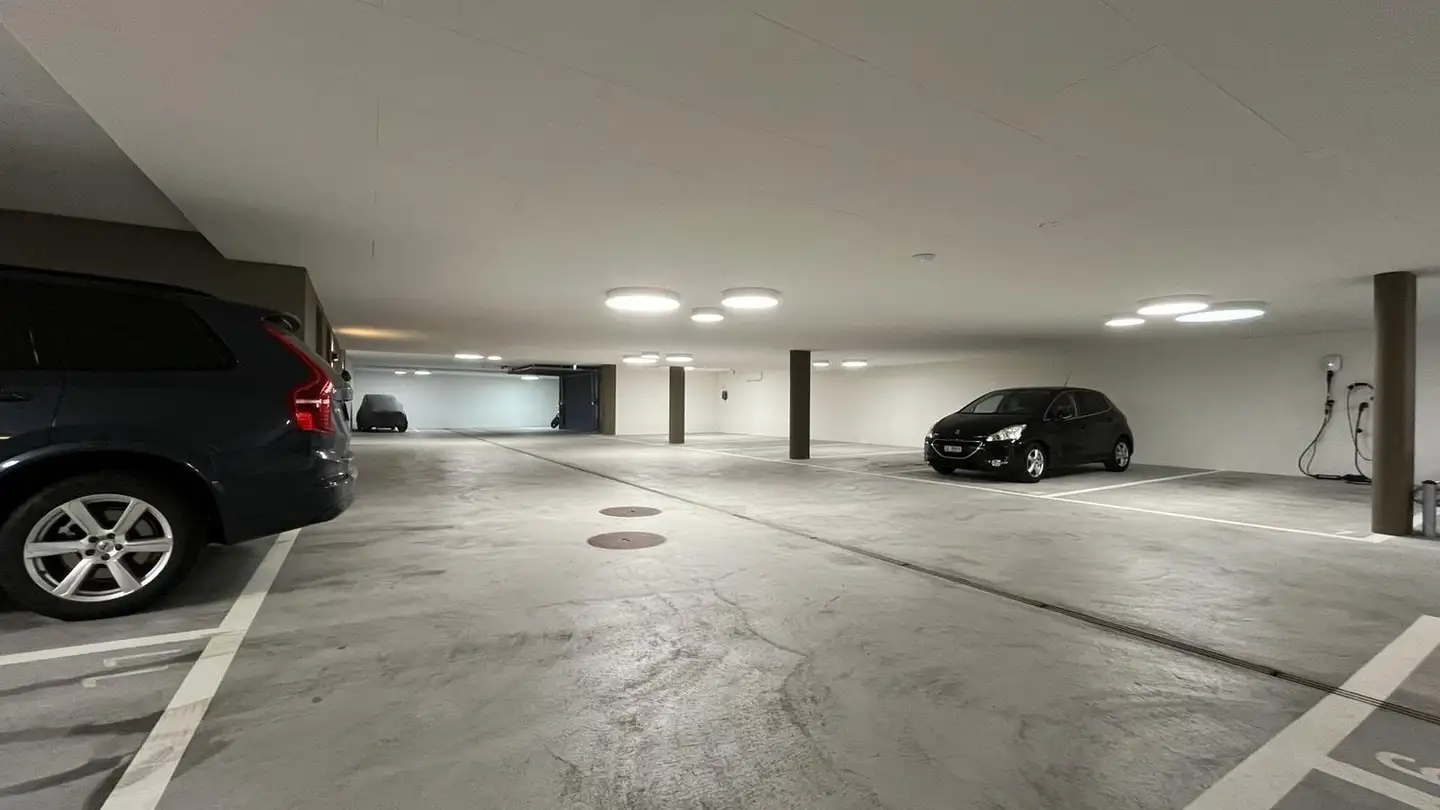 Place de parking souterraine à louer - Forstweg 1, 8836 Bennau - Photo 2