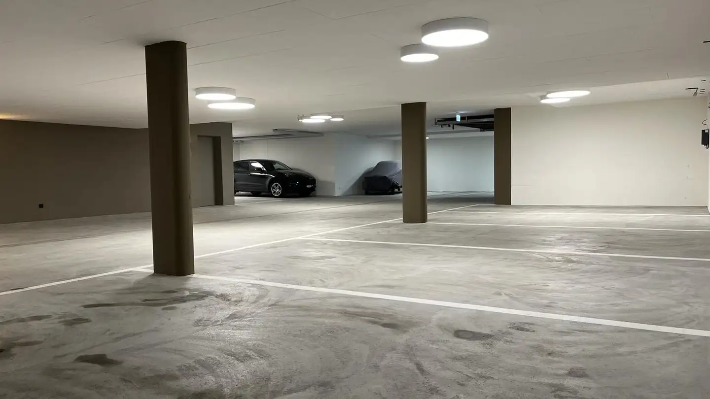 Place de parking souterraine à louer - Forstweg 1, 8836 Bennau - Photo 3