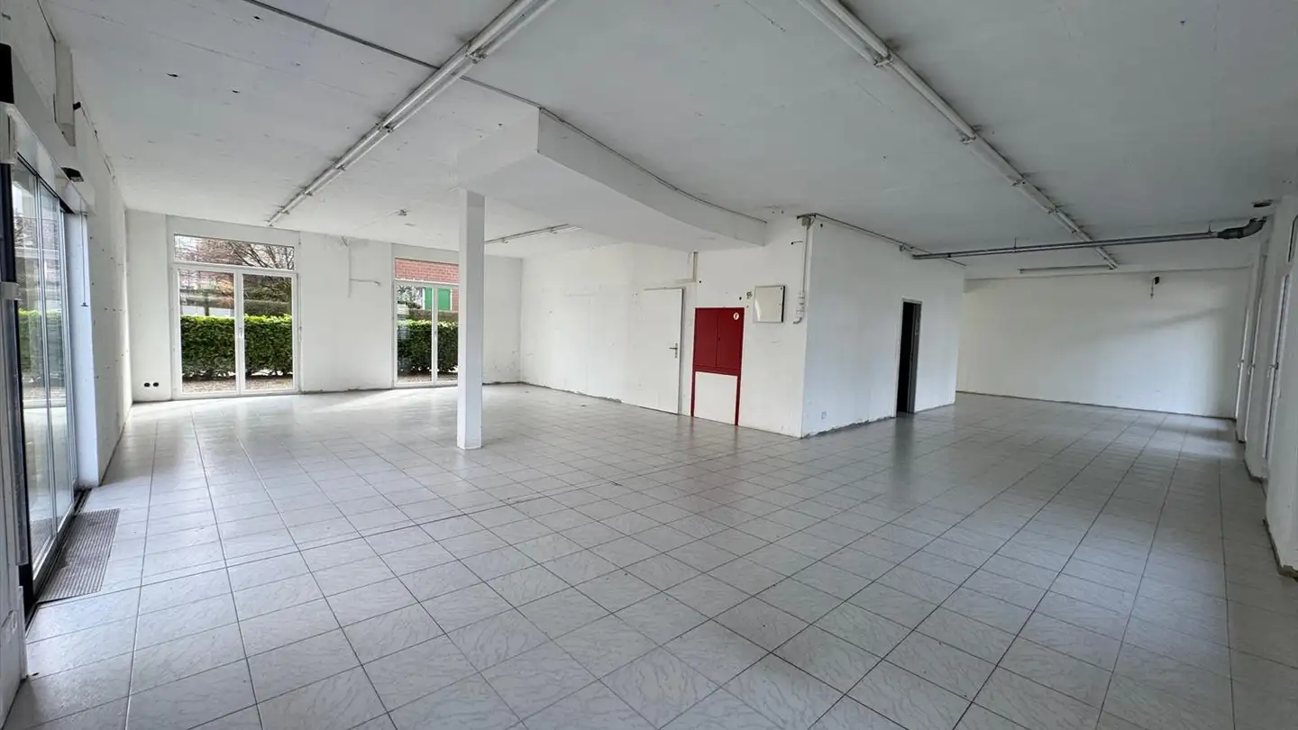 Commercial à louer - Muttenzerstrasse 79, 4133 Pratteln