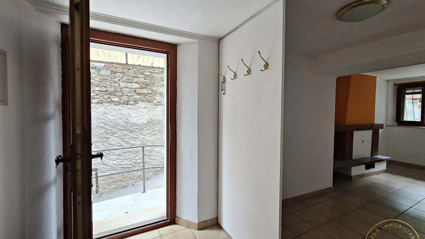 Residential building for sale - 6802 Rivera - Photo 3