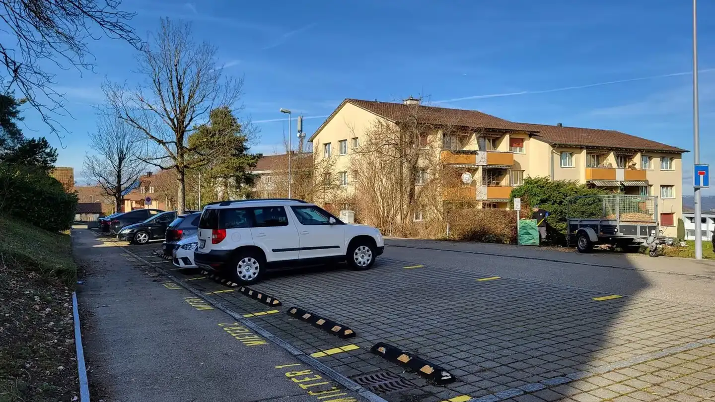 Place de parking extérieure à louer - Aeschstrasse, 8123 Ebmatingen