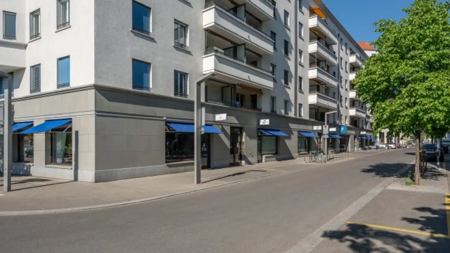 Place de parking extérieure à louer - Grünaustrasse 2, 8953 Dietikon