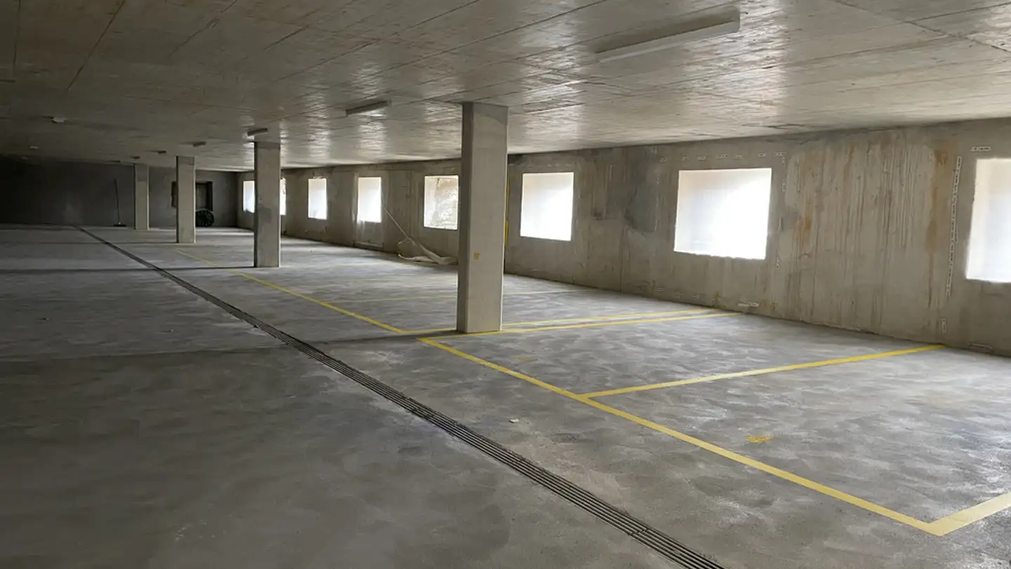 Indoor parking space for rent - Avenue Léopold-Robert 145, 2300 La Chaux-de-Fonds
