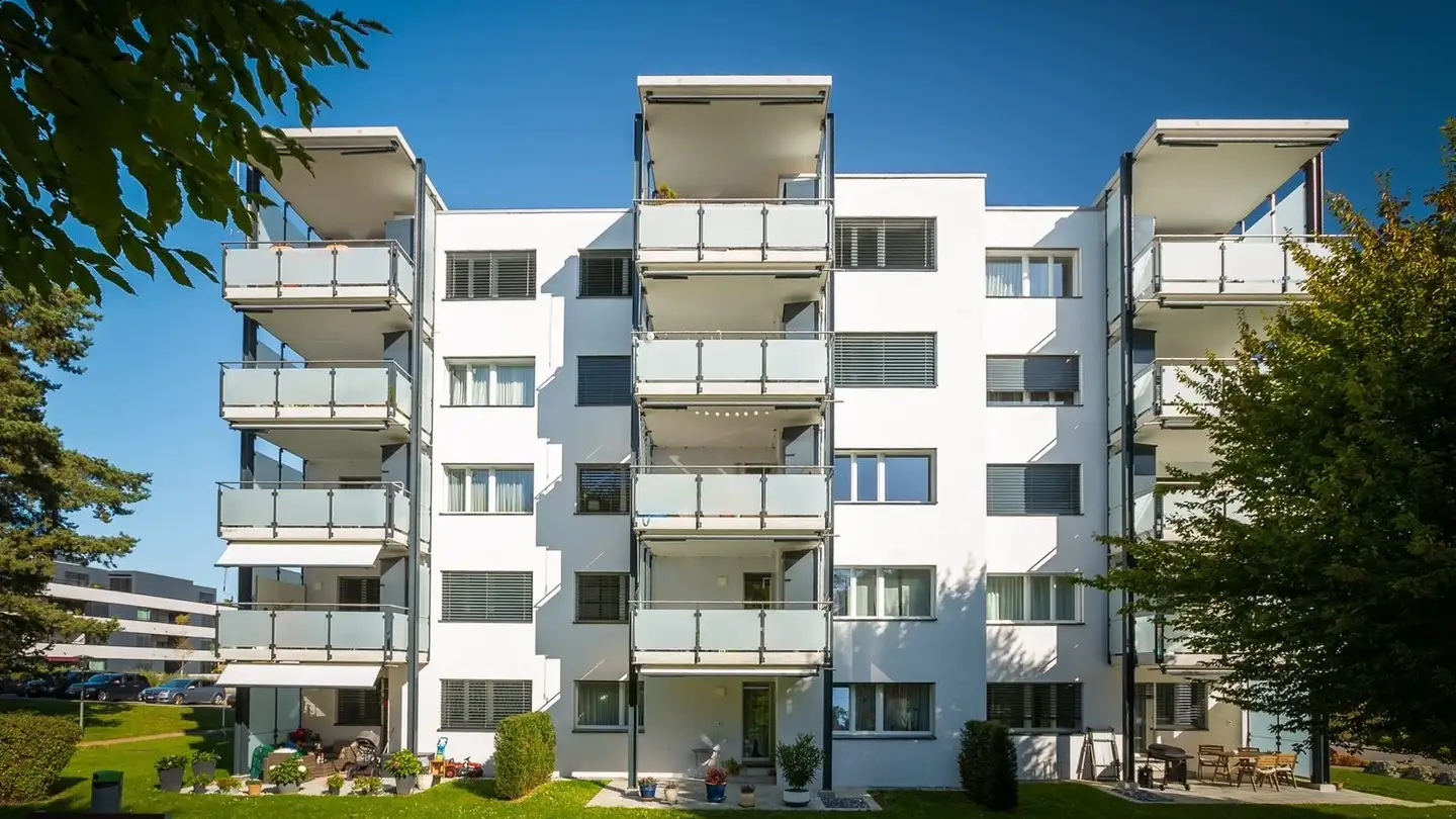 Outdoor motorbike parking space for rent - Reckenwinkel 1, 8154 Oberglatt ZH