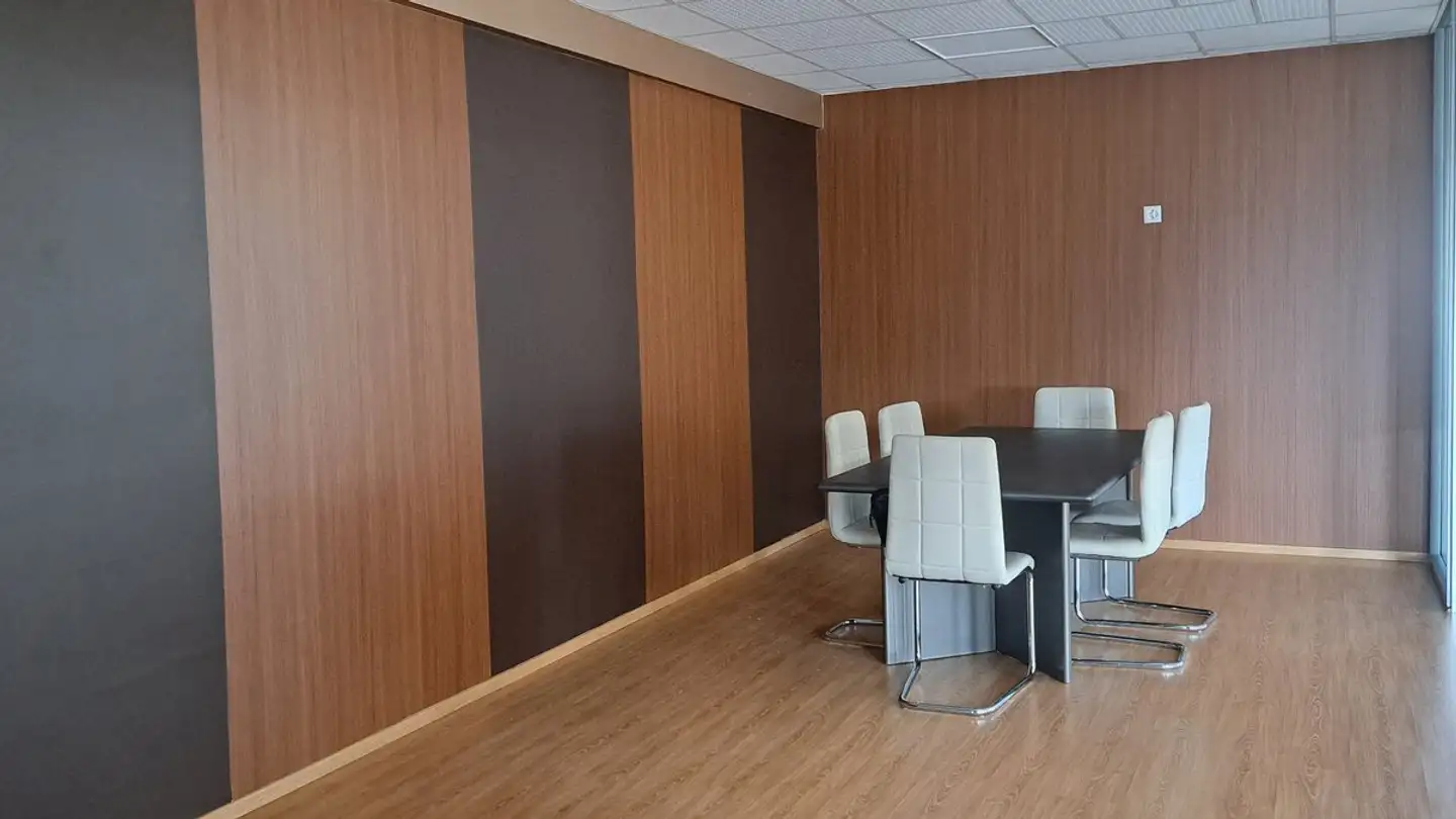 Office space for rent - 6930 Bedano