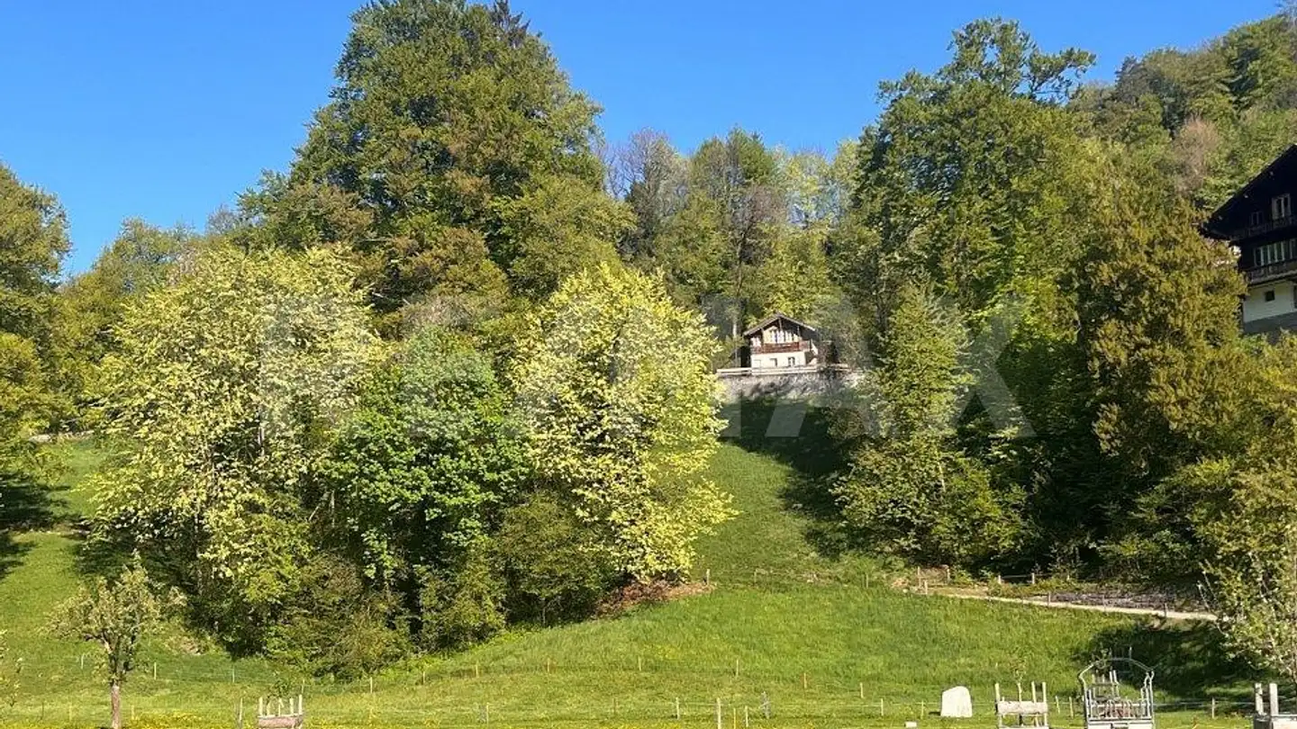 Single house for sale - 3800 Interlaken