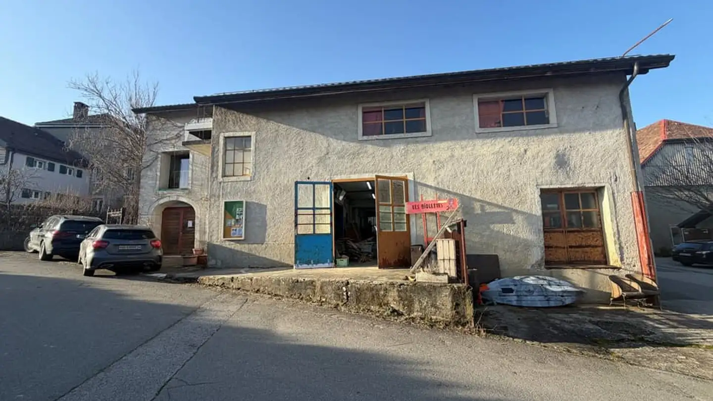 Commercial for sale - 1144 Ballens