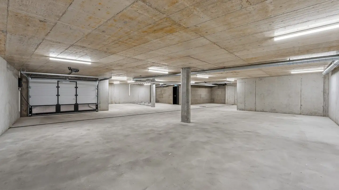 Indoor motorbike parking space for rent - Rautistrasse 116, 8048 Zürich