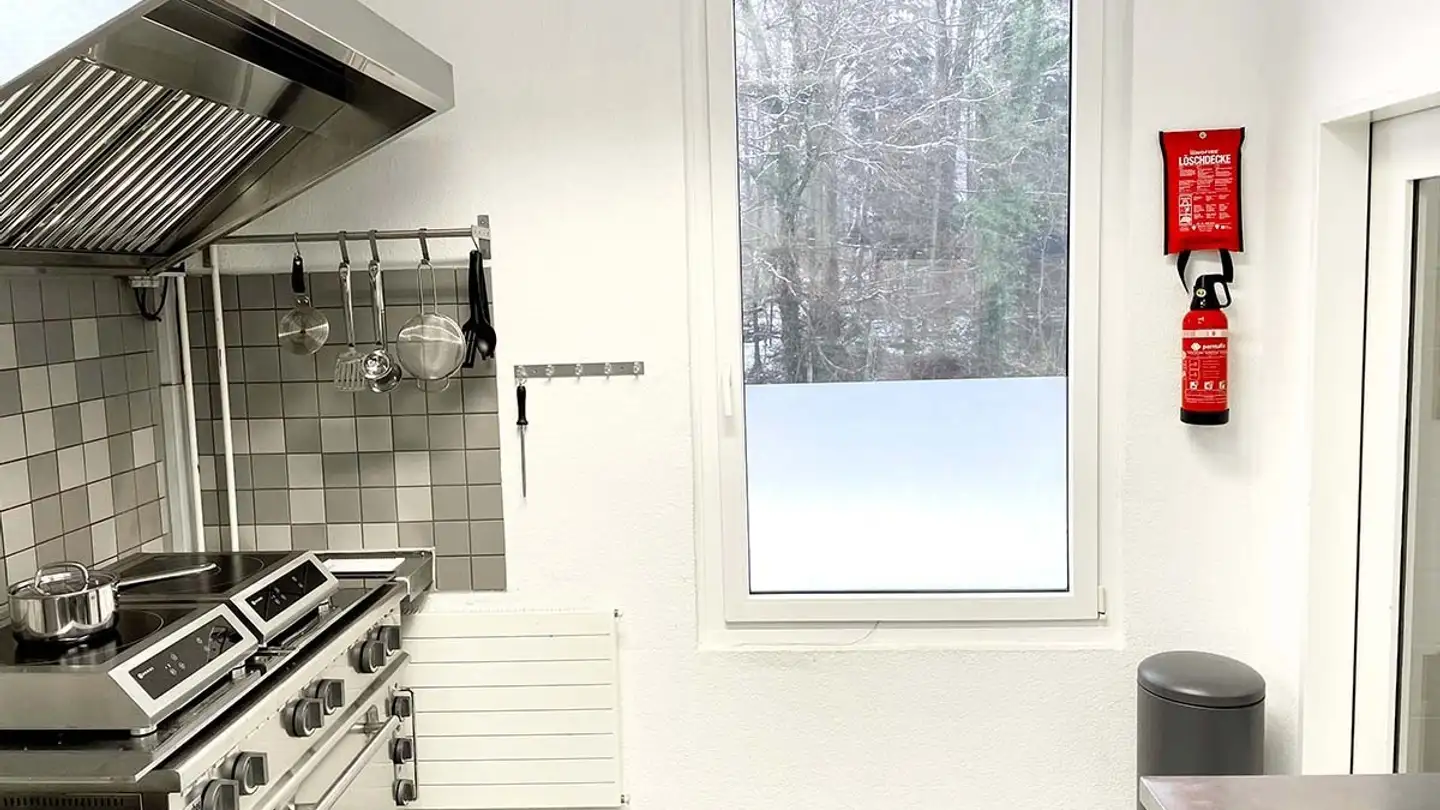 Commercial for rent - Isenrietstrasse 1a, 8617 Mönchaltorf - Photo 3