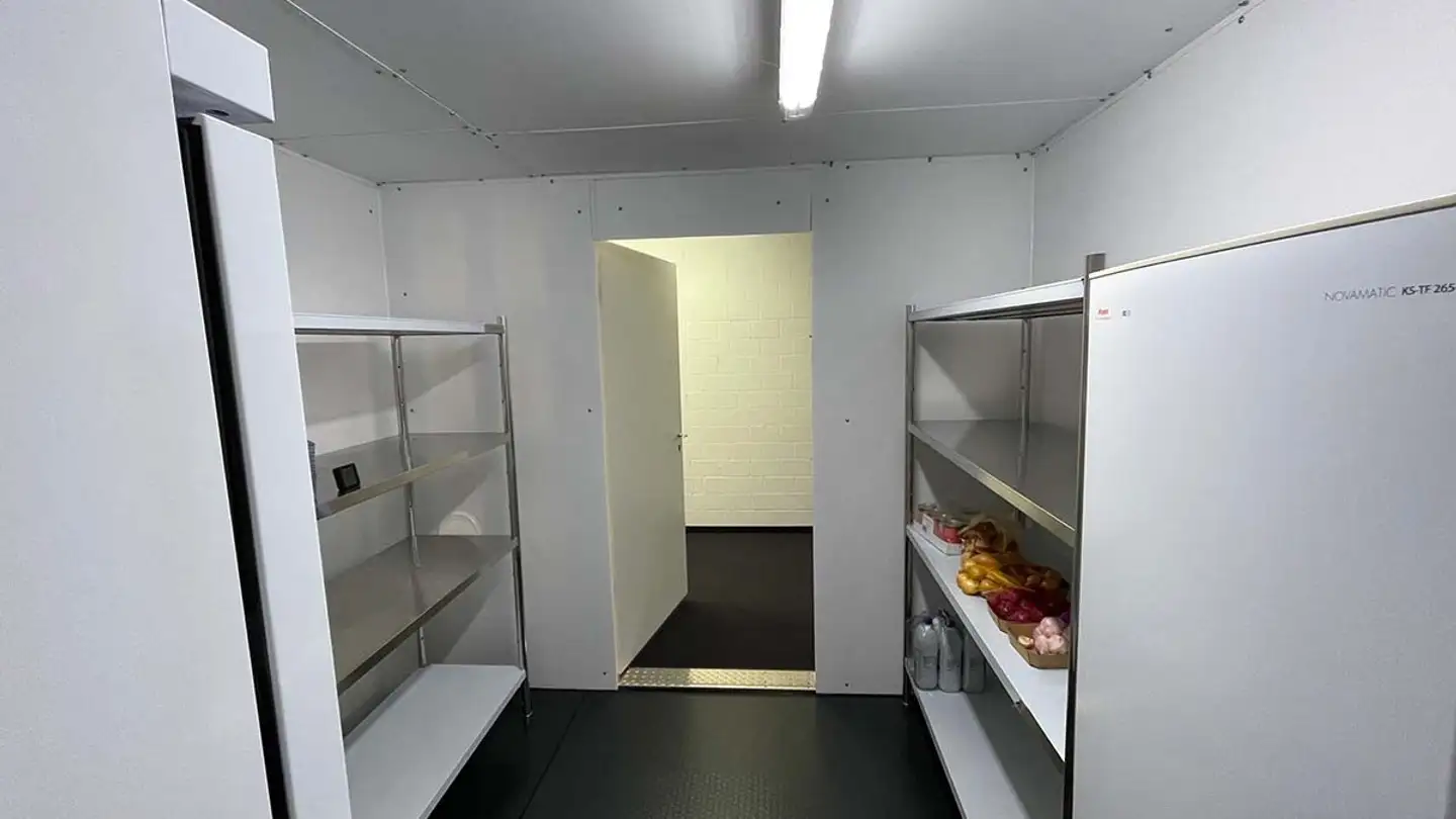 Commercial for rent - Isenrietstrasse 1a, 8617 Mönchaltorf - Photo 4