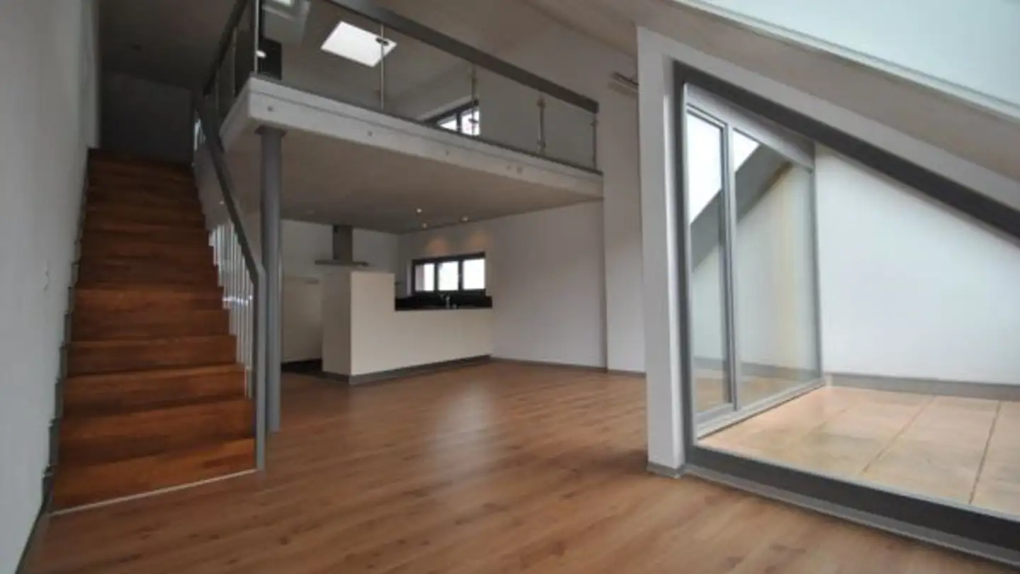 Dachgeschosswohnung mieten - Aarestrasse 10, 3600 Thun - Foto 2