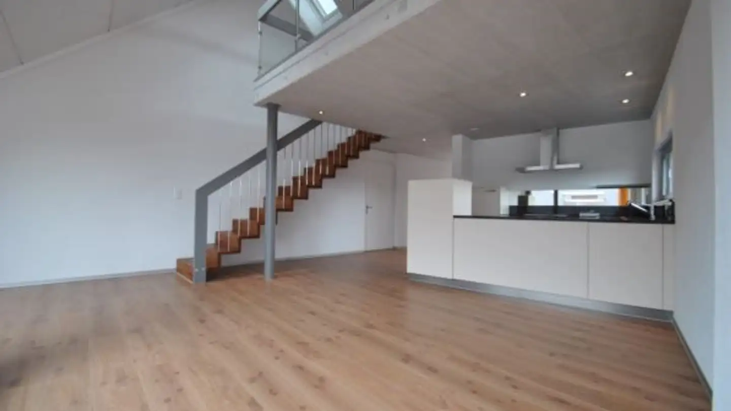 Dachgeschosswohnung mieten - Aarestrasse 10, 3600 Thun - Foto 3