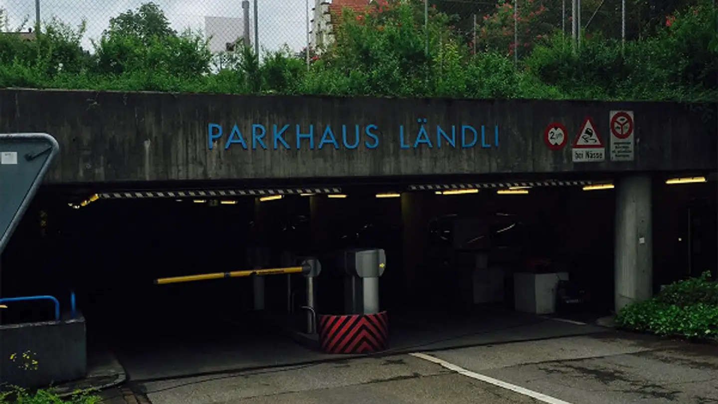 Place de parking souterraine à louer - 5400 Baden