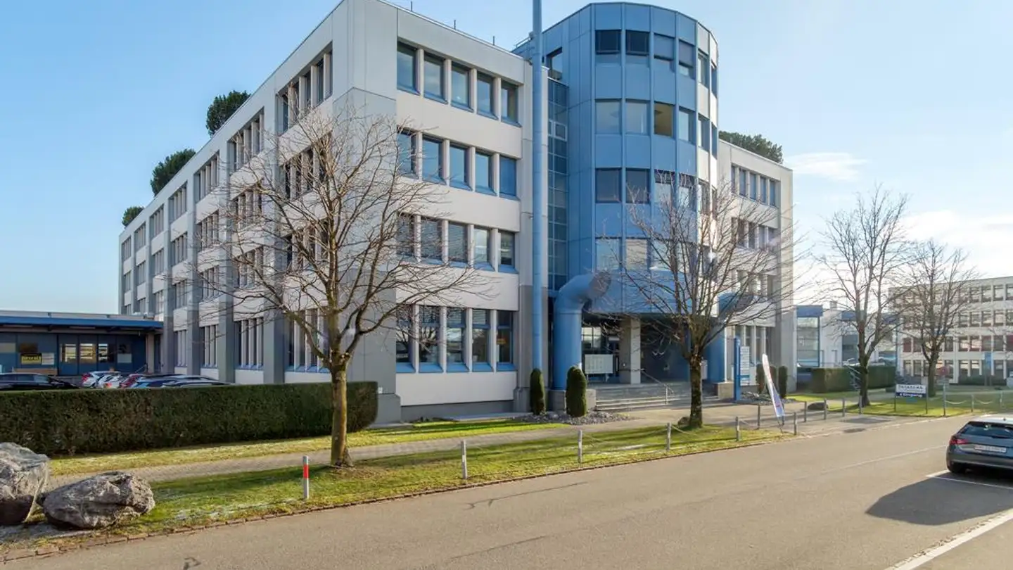 Commercial à louer - Chriesbaumstrasse 2, 8604 Volketswil
