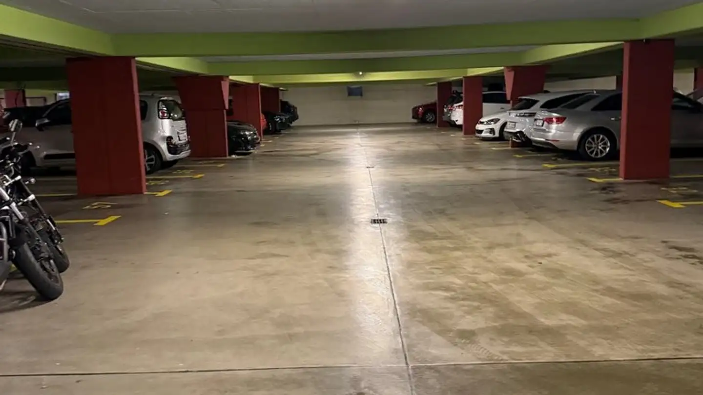 Place de parking souterraine à louer - General Herzog-Strasse 41, 5600 Lenzburg - Photo 3