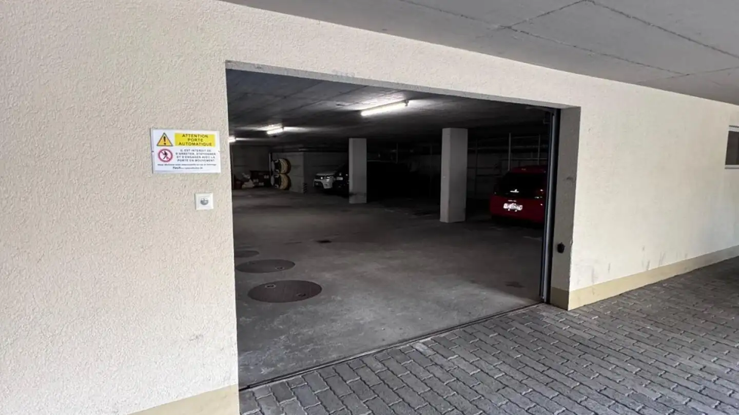 Überdachter Parkplatz mieten - Chemin Des Marionnettes, 1093 La Conversion