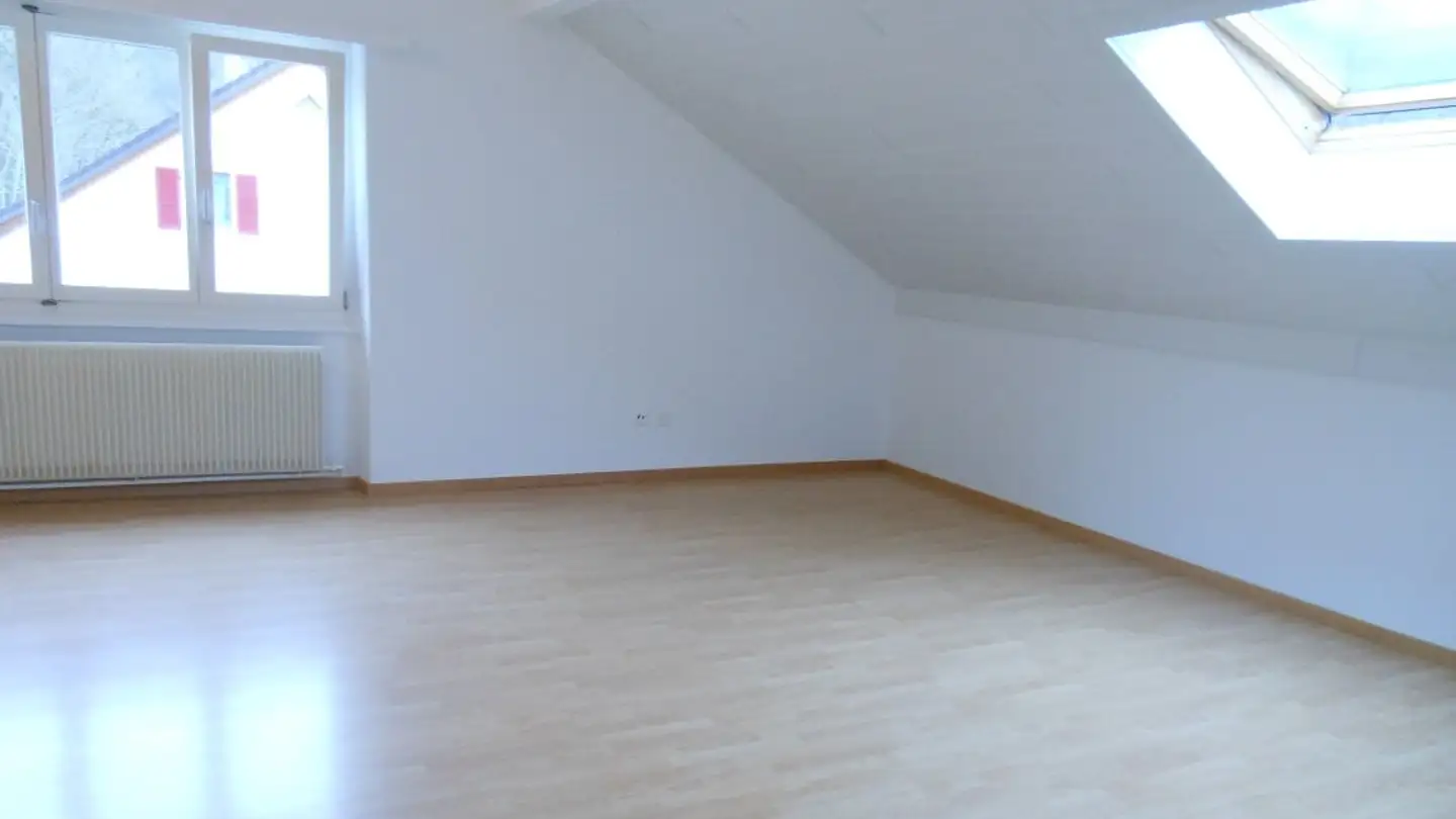 Attic flat for rent - Rue Du 23-Juin 61, 2830 Courrendlin - Photo 3