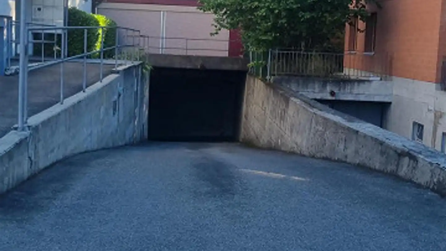 Place de parking souterraine à louer - Burgstrasse 123, 4125 Riehen