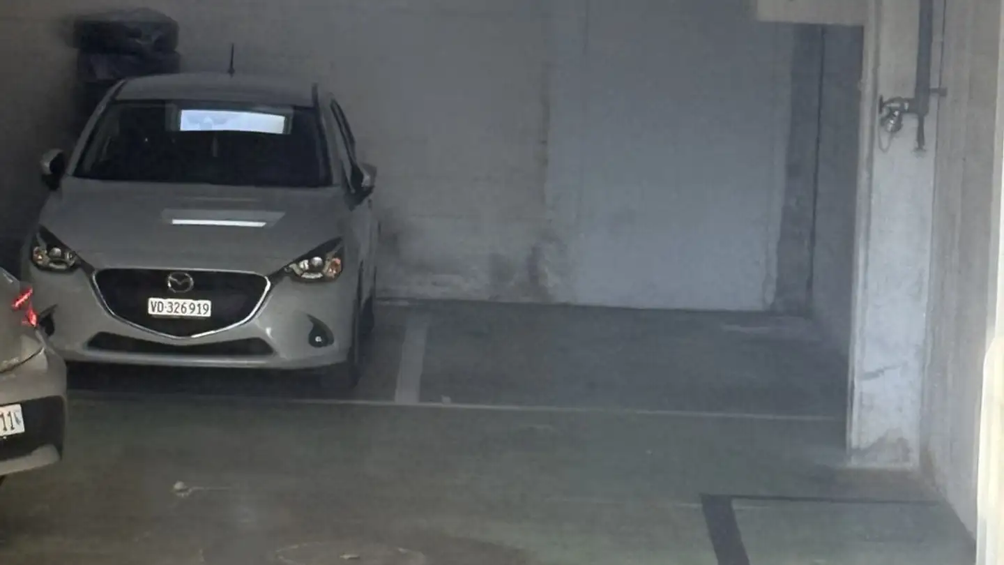 Single garage for rent - Chemin Des Croix-Rouges 14, 1007 Lausanne