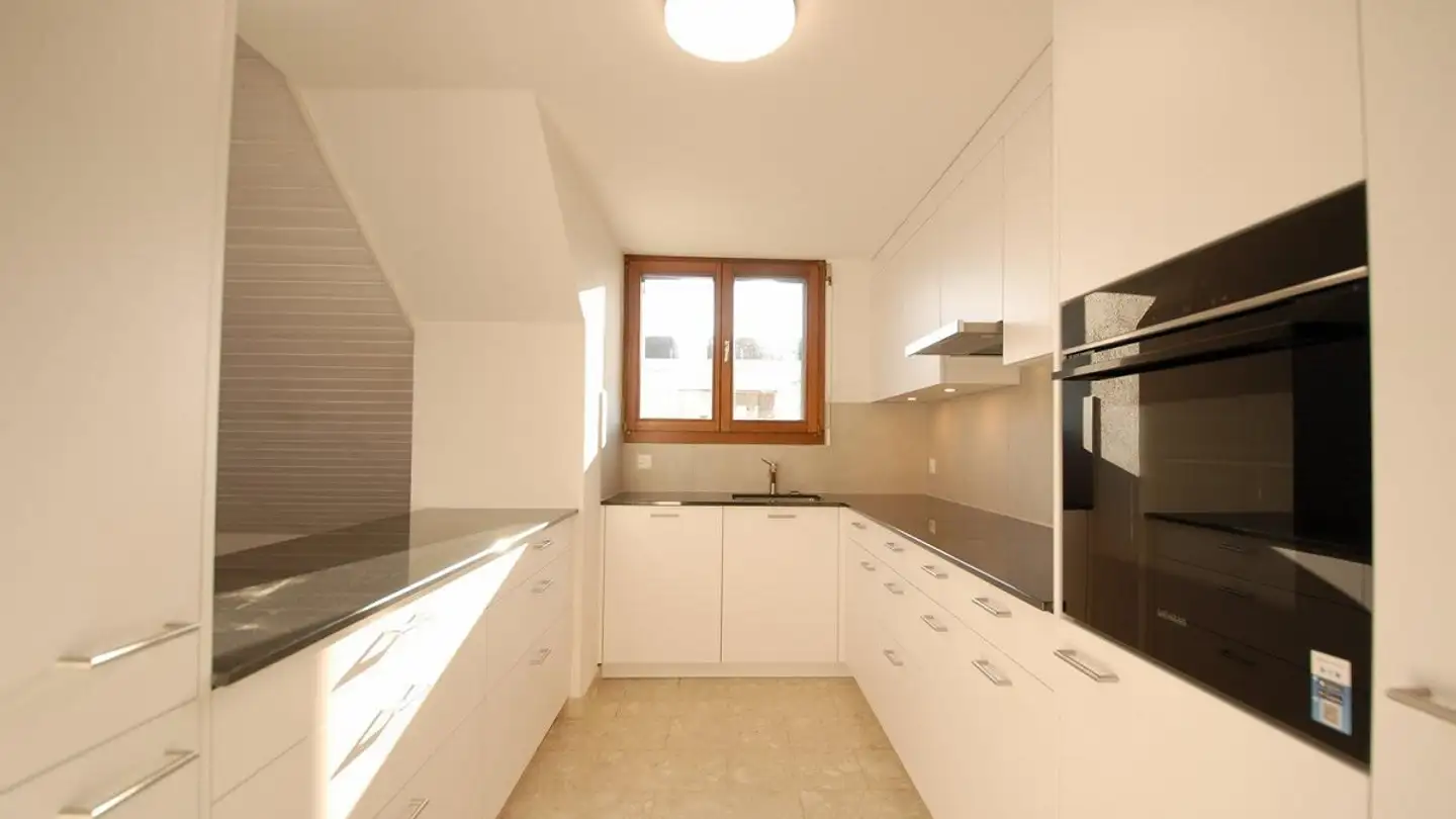 Attic flat for rent - Krummenrainweg 13, 4153 Reinach BL - Photo 2