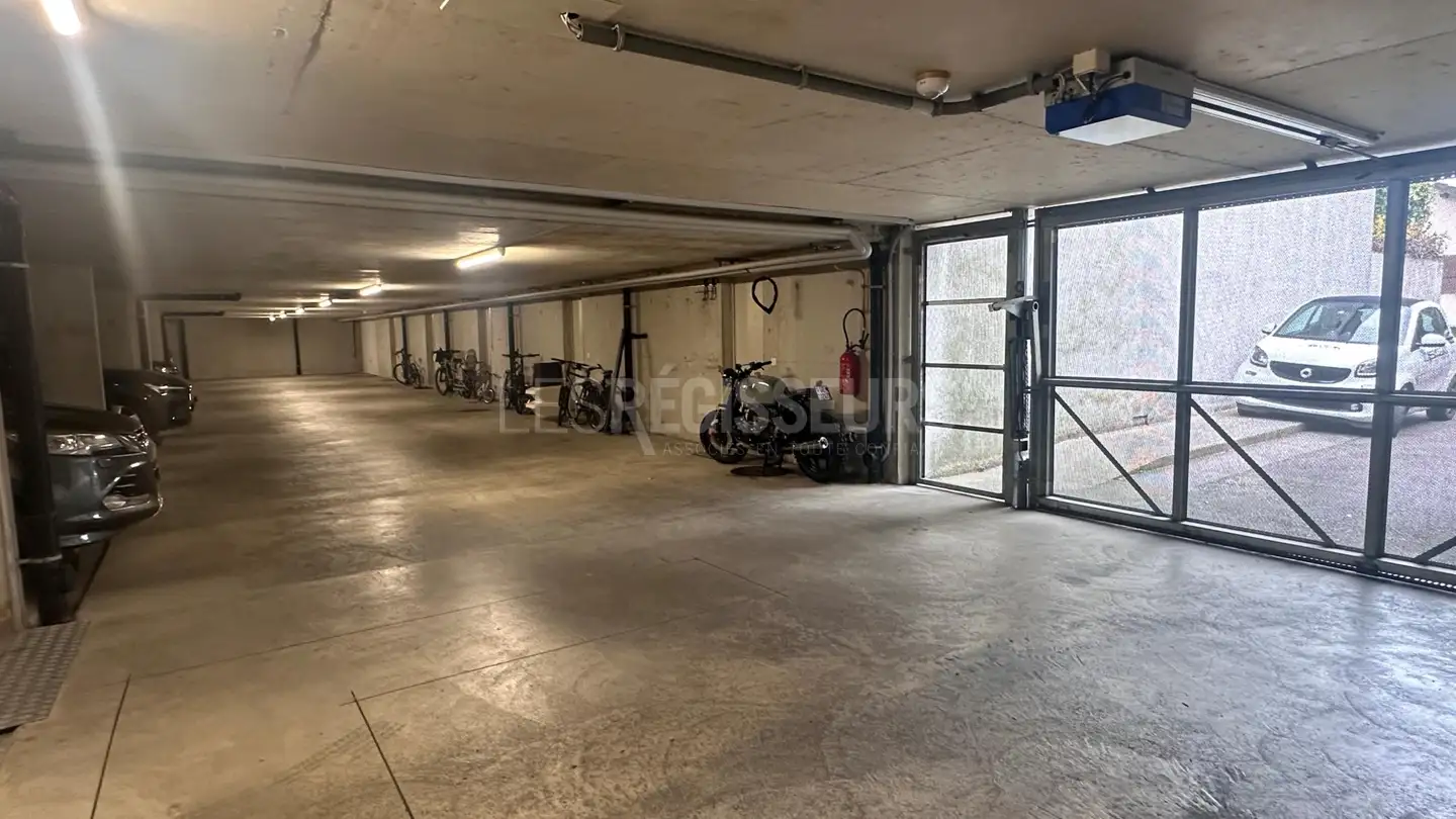 Place de parking intérieure à vendre - 1218 Le Grand-Saconnex