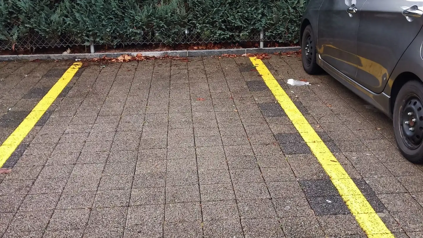 Place de parking extérieure à louer - Lägernstrasse 26, 5400 Baden