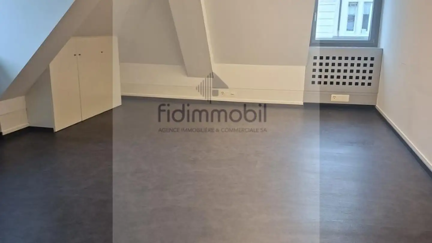 Commerciale in affitto - Avenue Léopold-Robert 42, 2300 La Chaux-de-Fonds