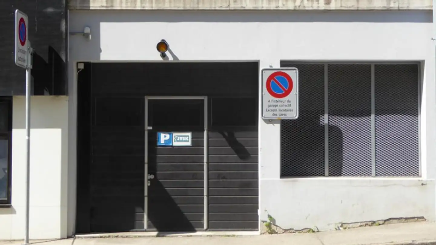 Place de parking souterraine à louer - Avenue Léopold-Robert 146, 2300 La Chaux-de-Fonds - Photo 3