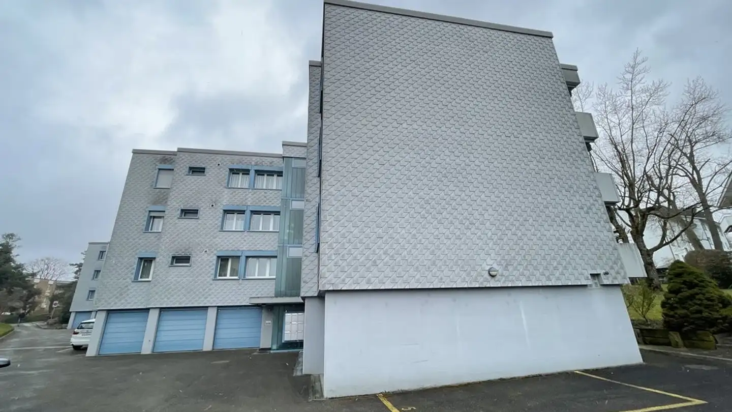 Überdachter Motorradparkplatz mieten - Friedhofstrasse 17, 8048 Zürich