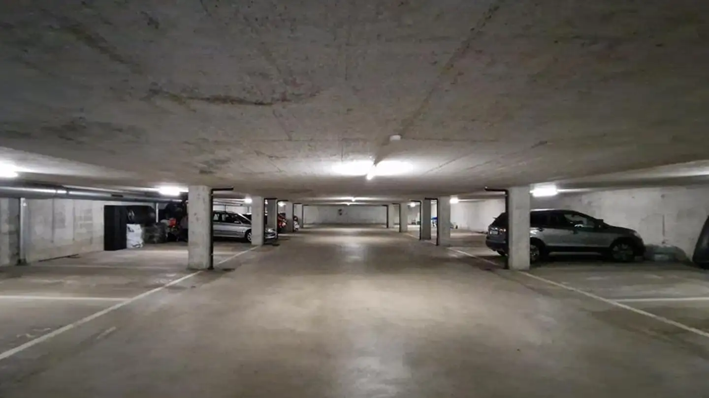Place de parking couverte à louer - Rue Le Corbusier 20, 2400 Le Locle