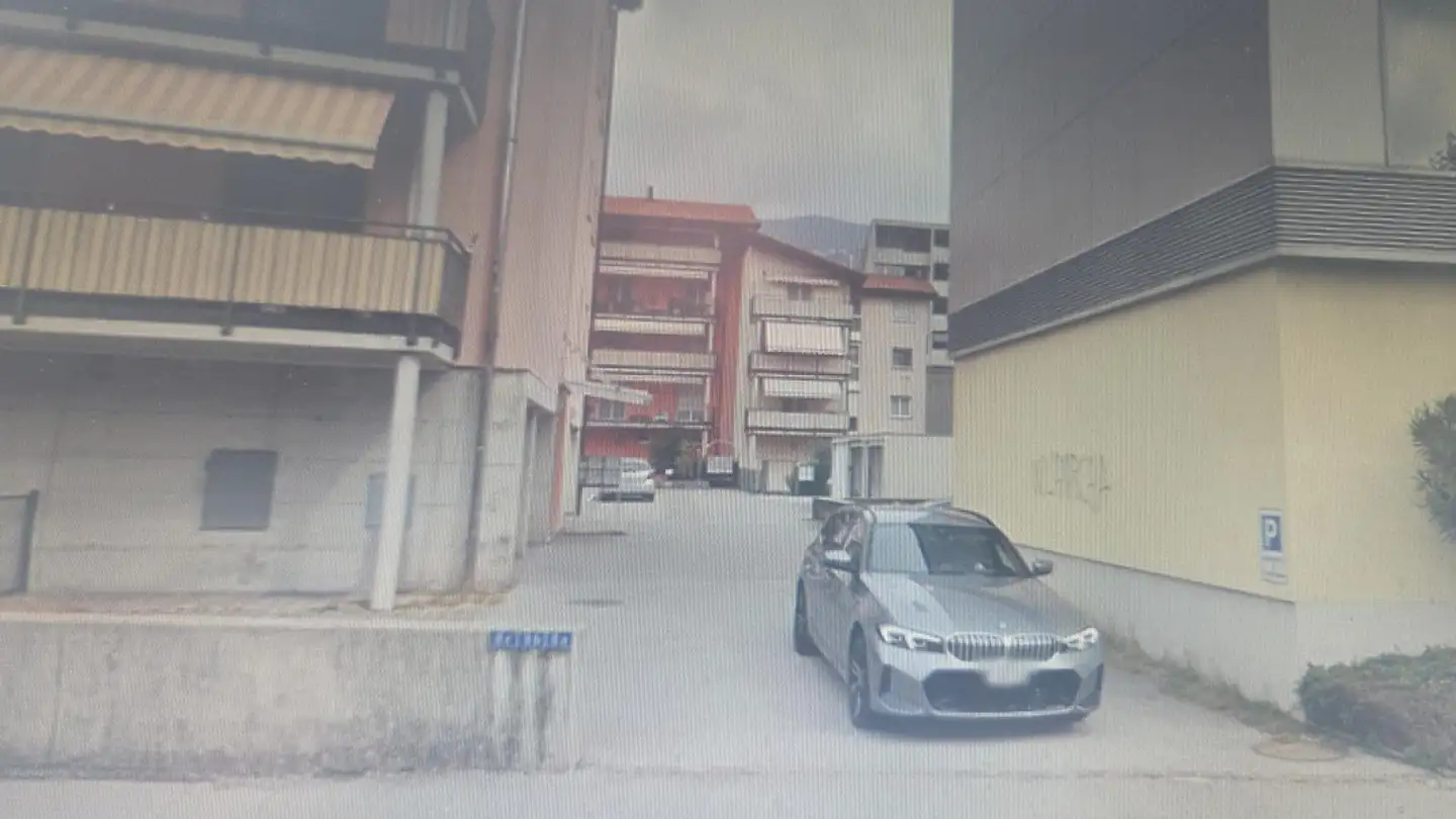 Place de parking extérieure à louer - 6830 Chiasso