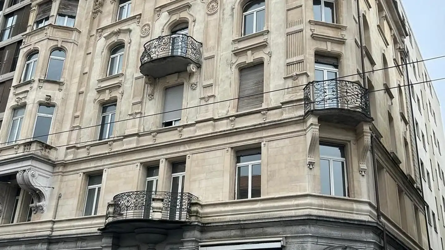 Commercial à louer - Avenue Léopold-Robert 88, 2300 La Chaux-de-Fonds
