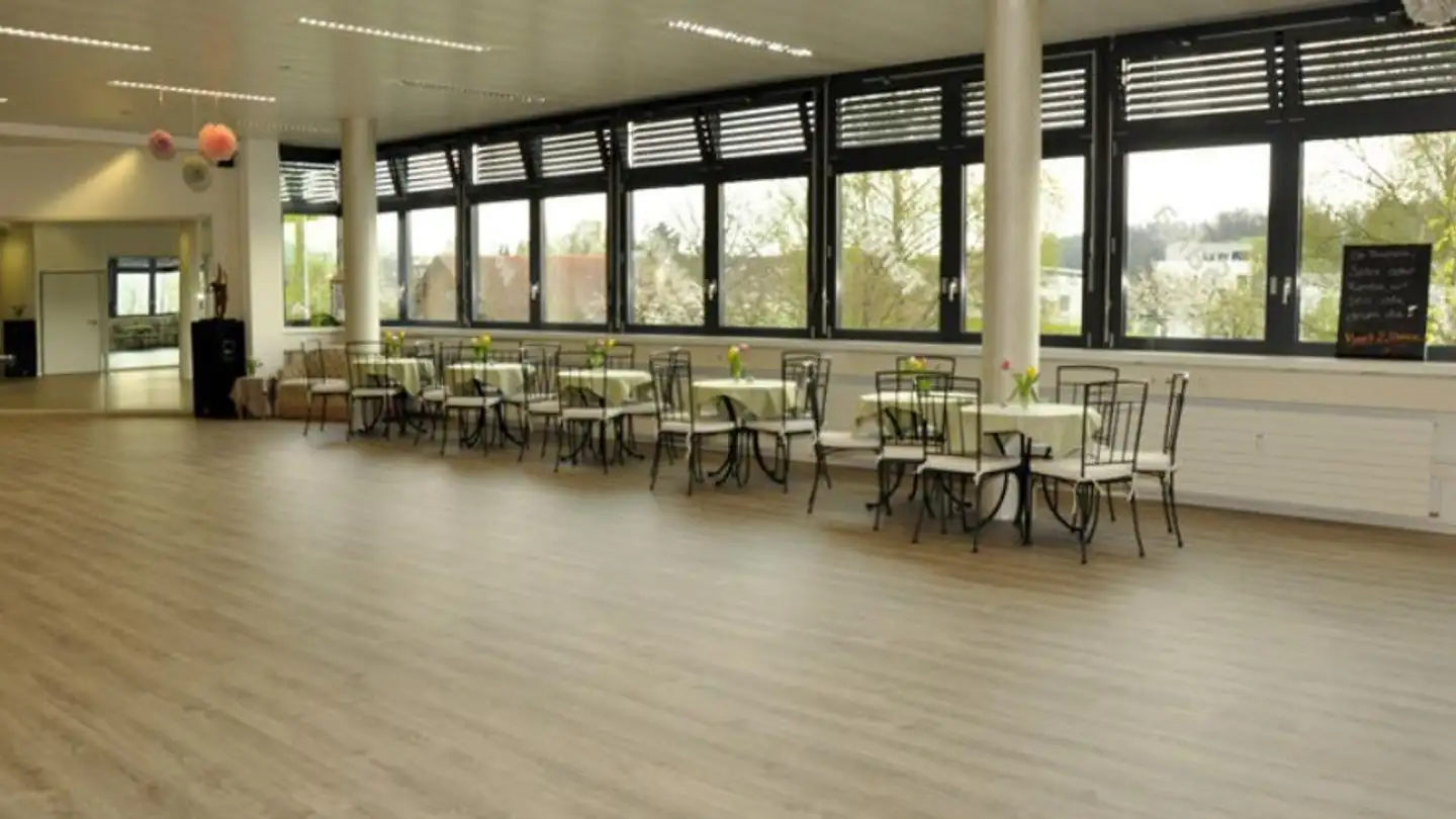 Commercial à louer - Wehntalerstrasse 6, 8154 Oberglatt ZH