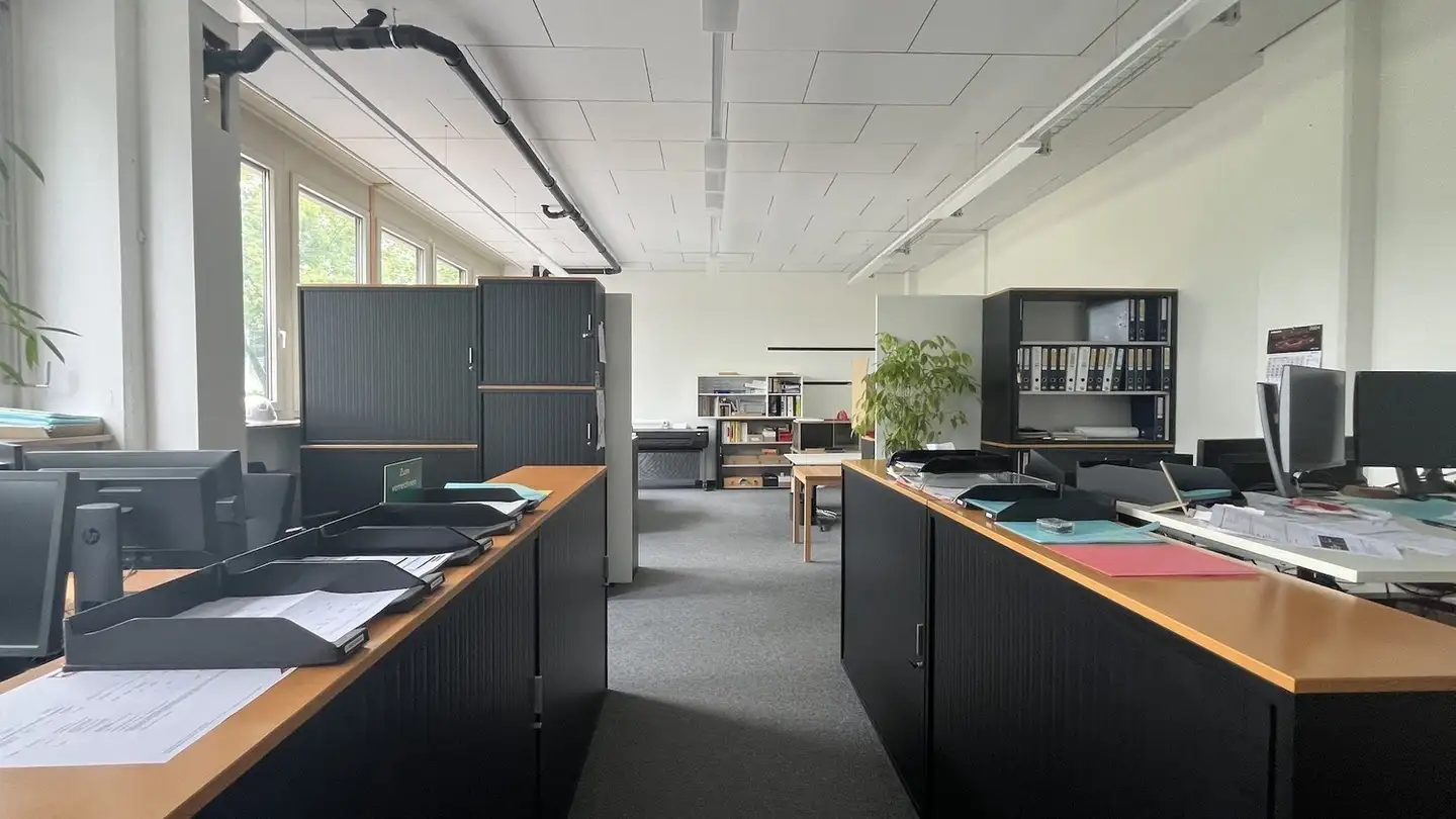 Commercial à louer - Heiligholzstrasse 6, 4142 Münchenstein