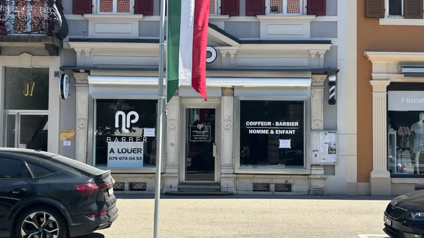 Commerciale in affitto - Avenue Léopold-Robert 37, 2300 La Chaux-de-Fonds