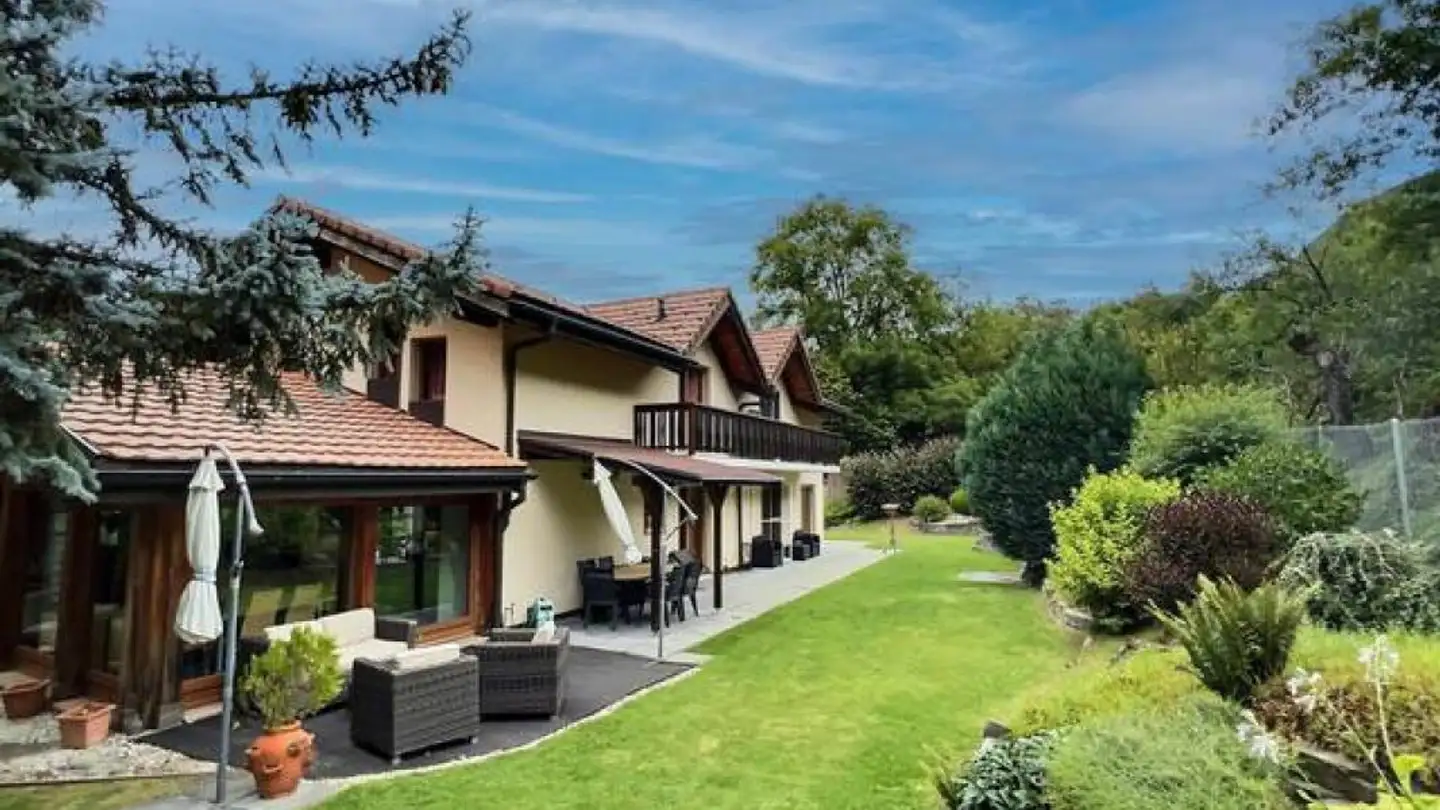 Mixed-use building for sale - 1920 Martigny