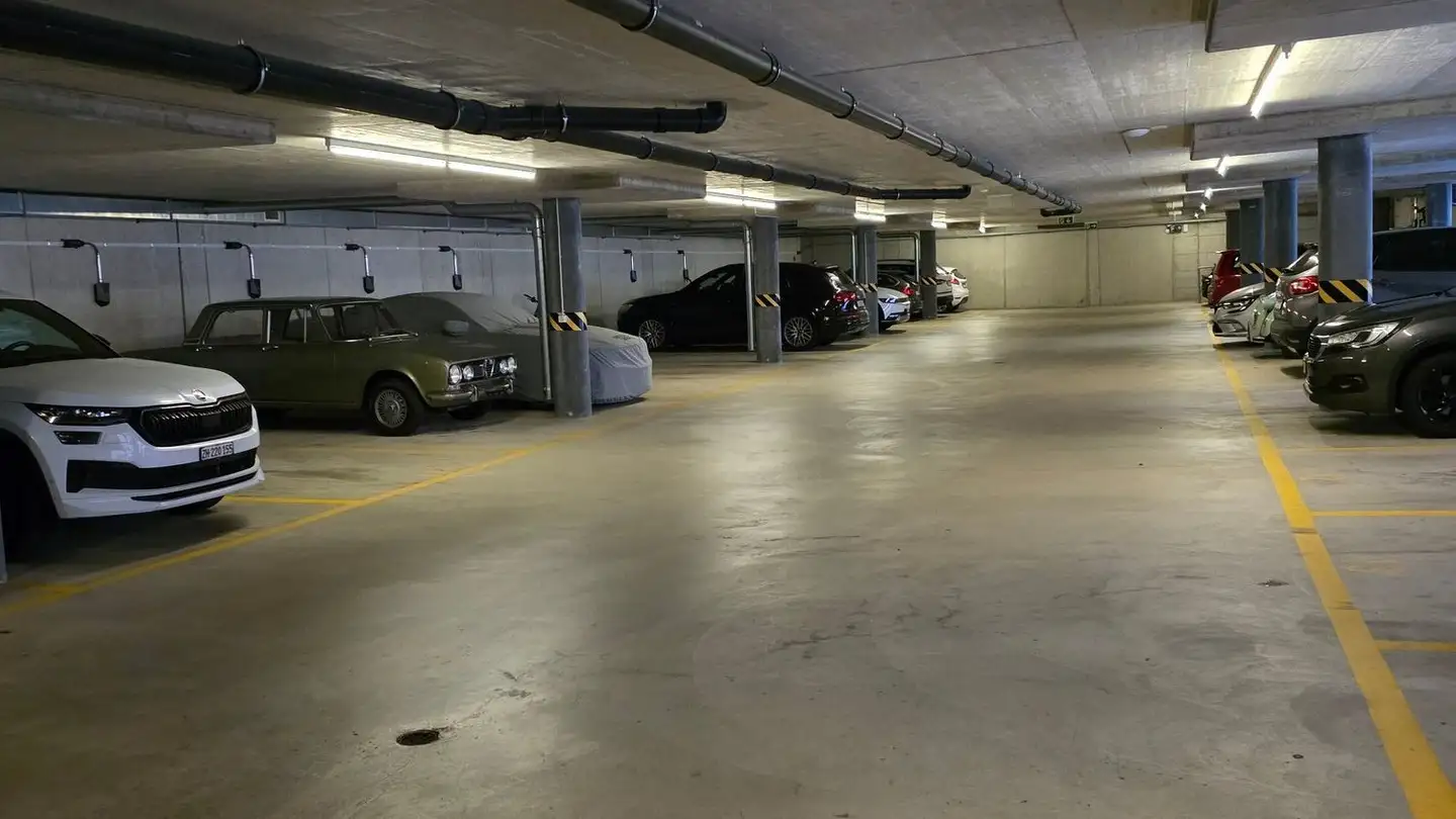 Place de parking souterraine à louer - 8422 Pfungen