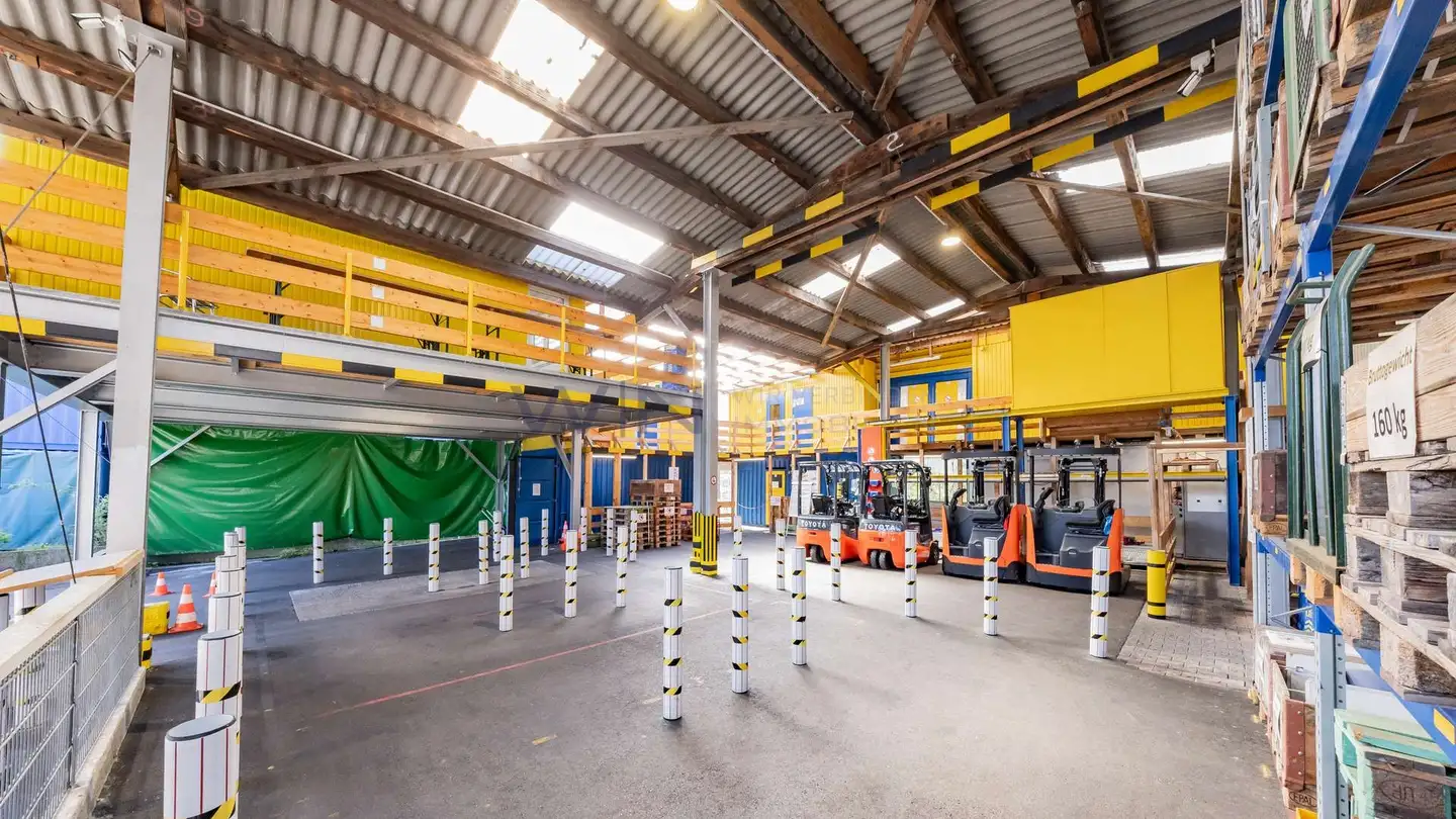 Mixed-use building for sale - 8855 Wangen SZ