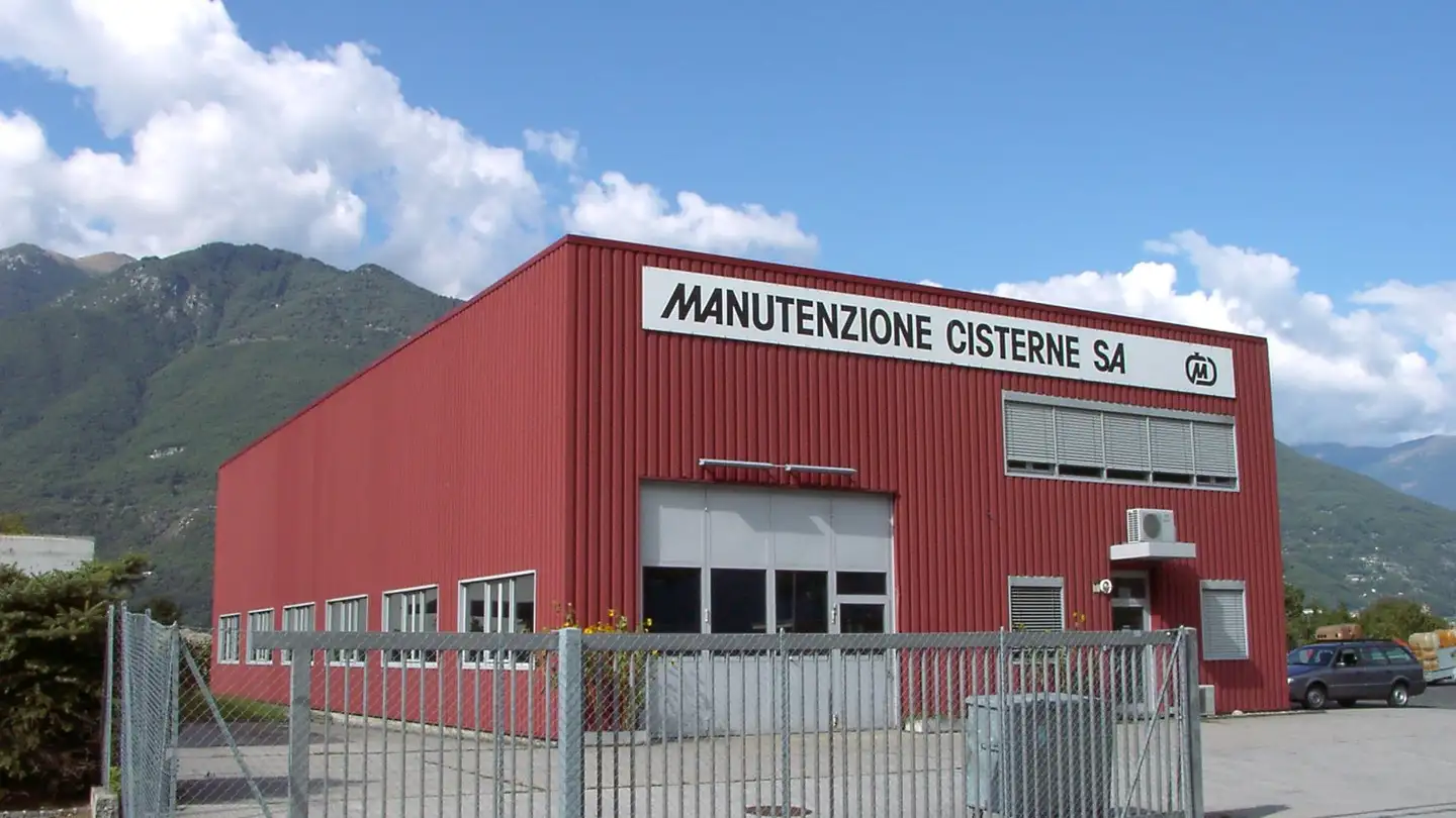 Grande magazzino in affitto - Via Essagra 10, 6592 S. Antonino