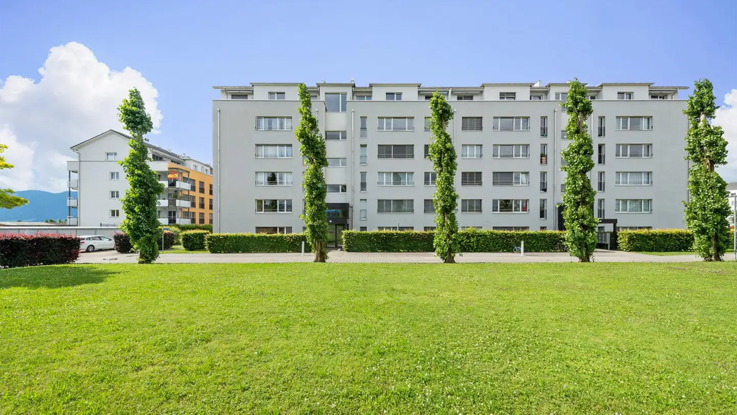 Überdachter Motorradparkplatz mieten - Blumenaustrasse, 8645 Jona