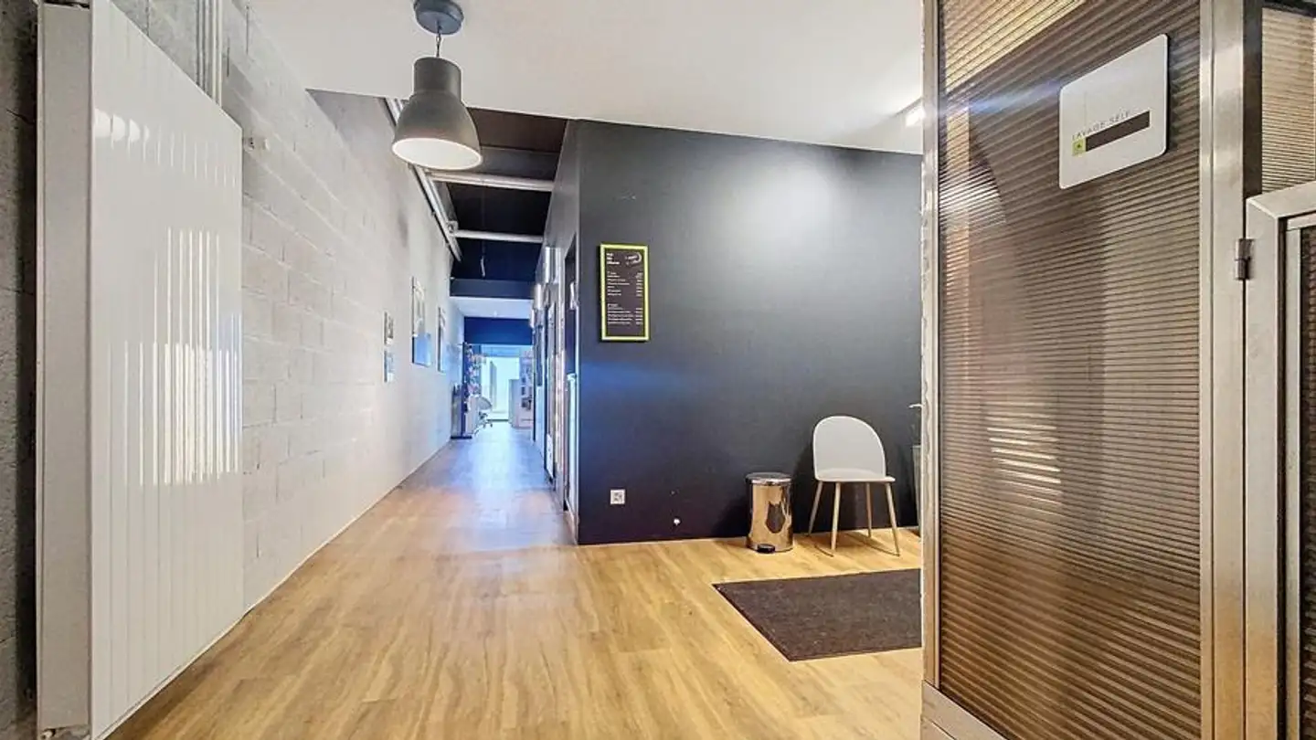 Mixed-use building for rent - 1040 Echallens