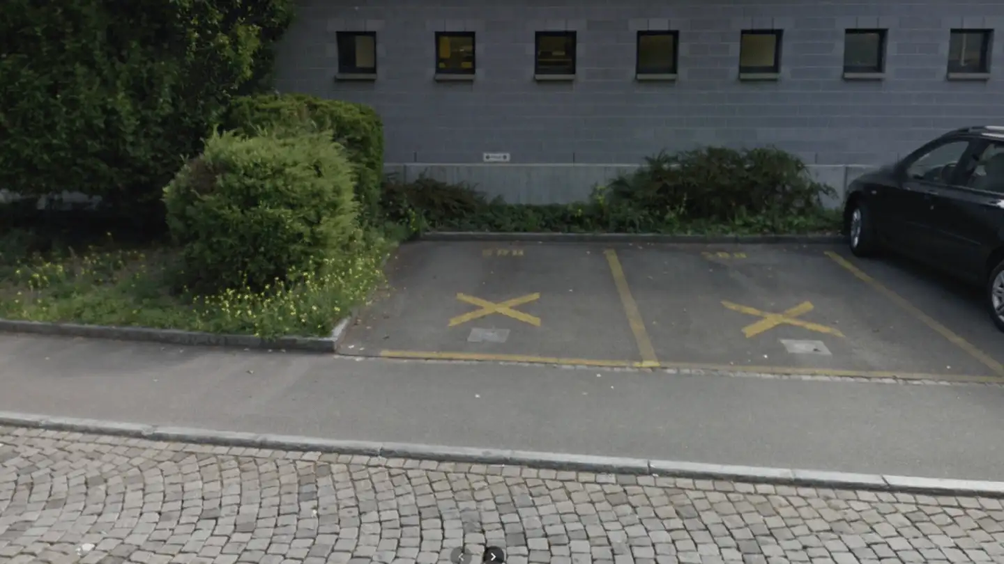 Parcheggio esterno in affitto - Bahnhofstrasse 3, 6454 Flüelen