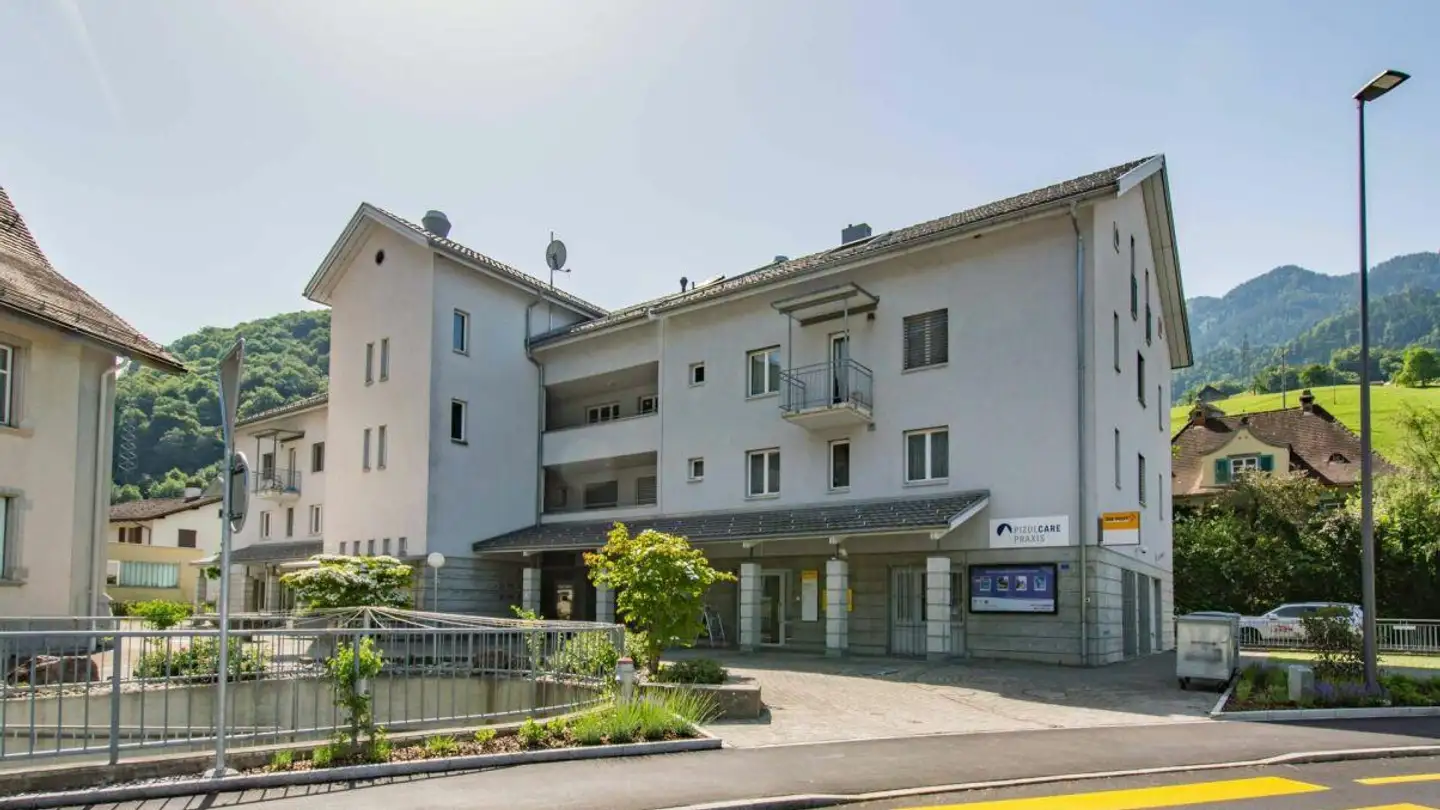 Tiefgaragenstellplatz mieten - Quartnerstrasse 1, 8882 Unterterzen