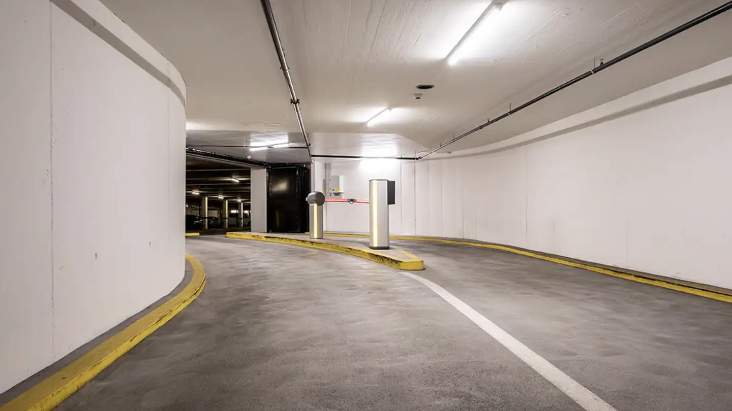 Place de parking souterraine à louer - Bahnhofplatz, 7000 Chur - Photo 4