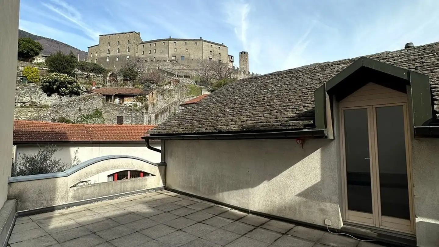 Dachgeschosswohnung mieten - Piazza Collegiata 5, 6500 Bellinzona