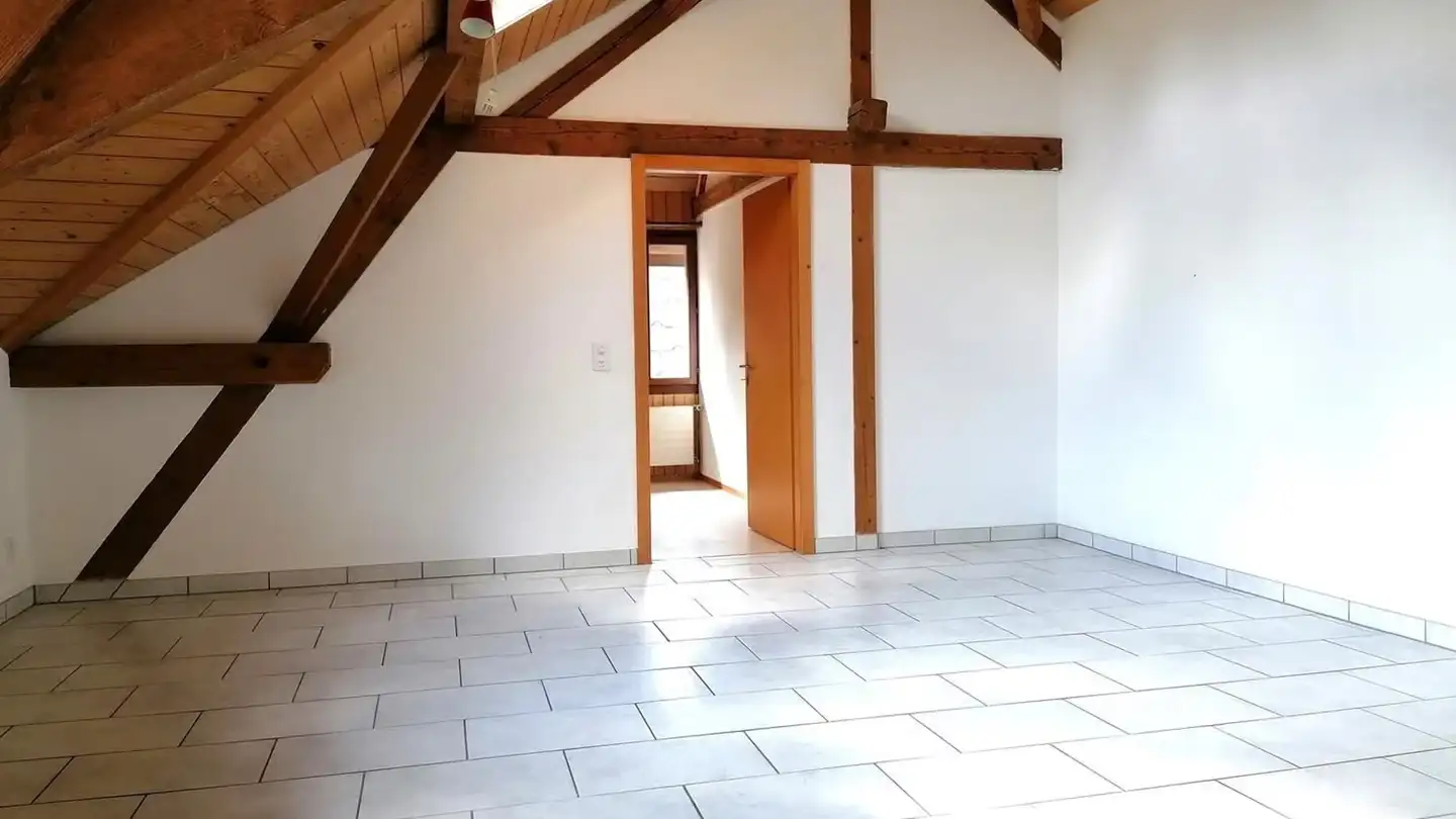 Attic flat for rent - Hauptstrasse 69, 4952 Eriswil - Photo 2