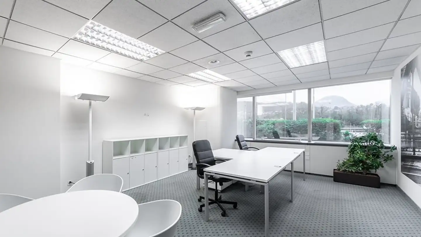 Office space for rent - Via Cantonale 2c, 6928 Manno