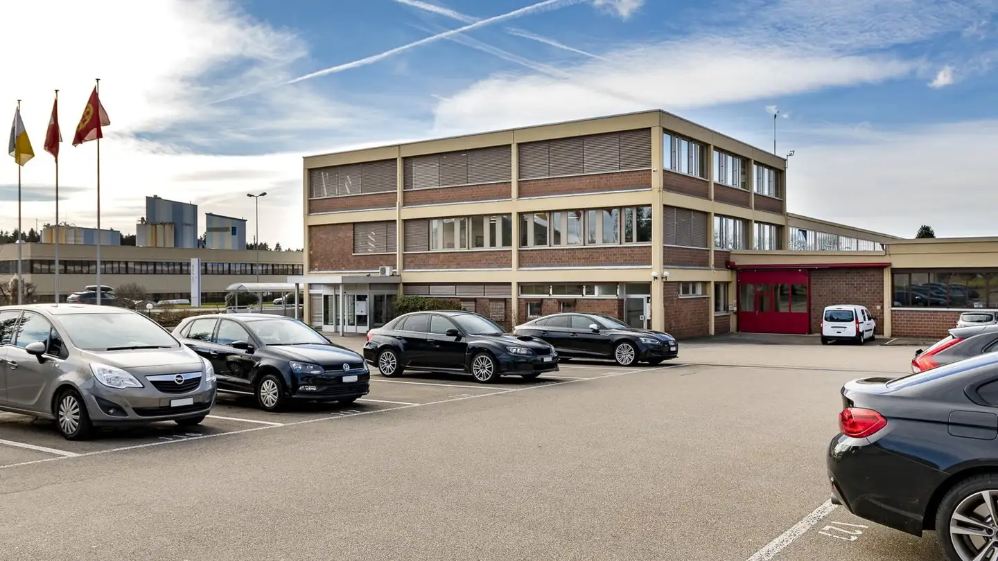 Fabrik mieten - Zürichstrasse 74, 8340 Hinwil
